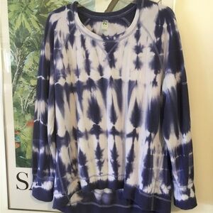 GREEN TEA Size XL Sweatshirt, blue and white tie-dye long sleeve, Crewneck.